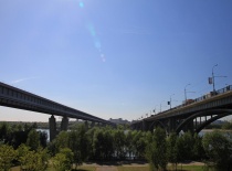 Меж двух мостов