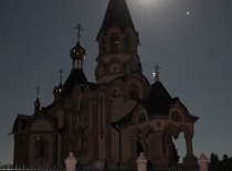 Церковь святой Екатерины в Сростках при свете луны