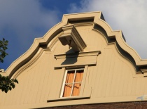 Крюк на чердаке дома