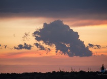 Красочные облака заката в Тунисе