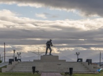 Памятник воинам в Пуэрто-Наталесе