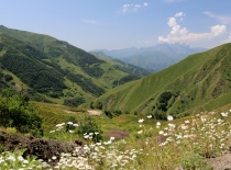 Поднимаемся в горы